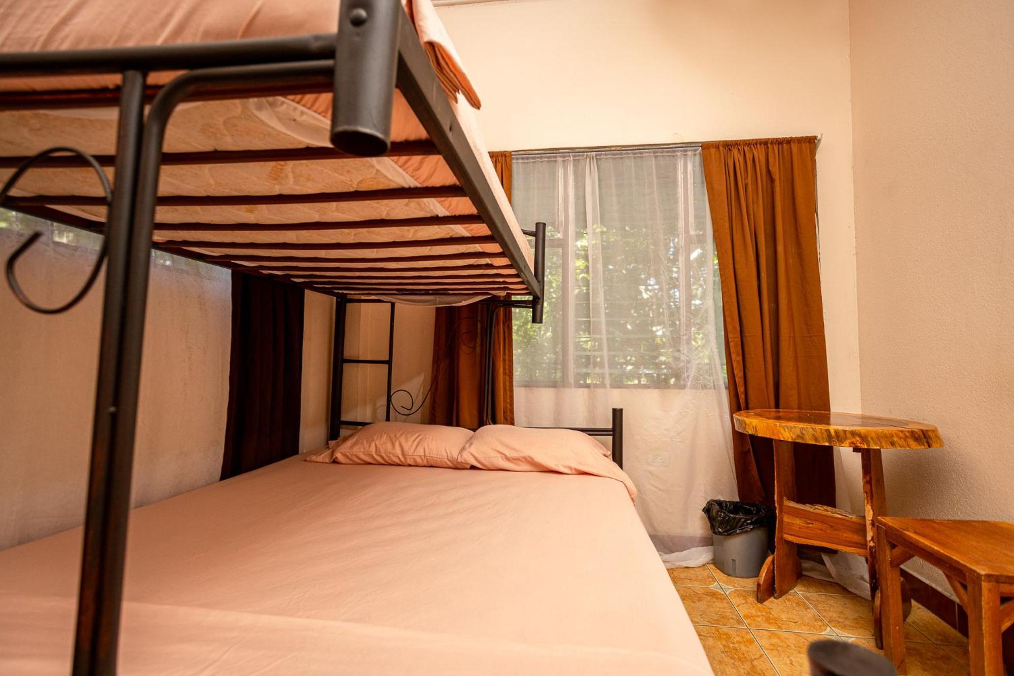 Manuel Antonio Hostel المظهر الخارجي الصورة