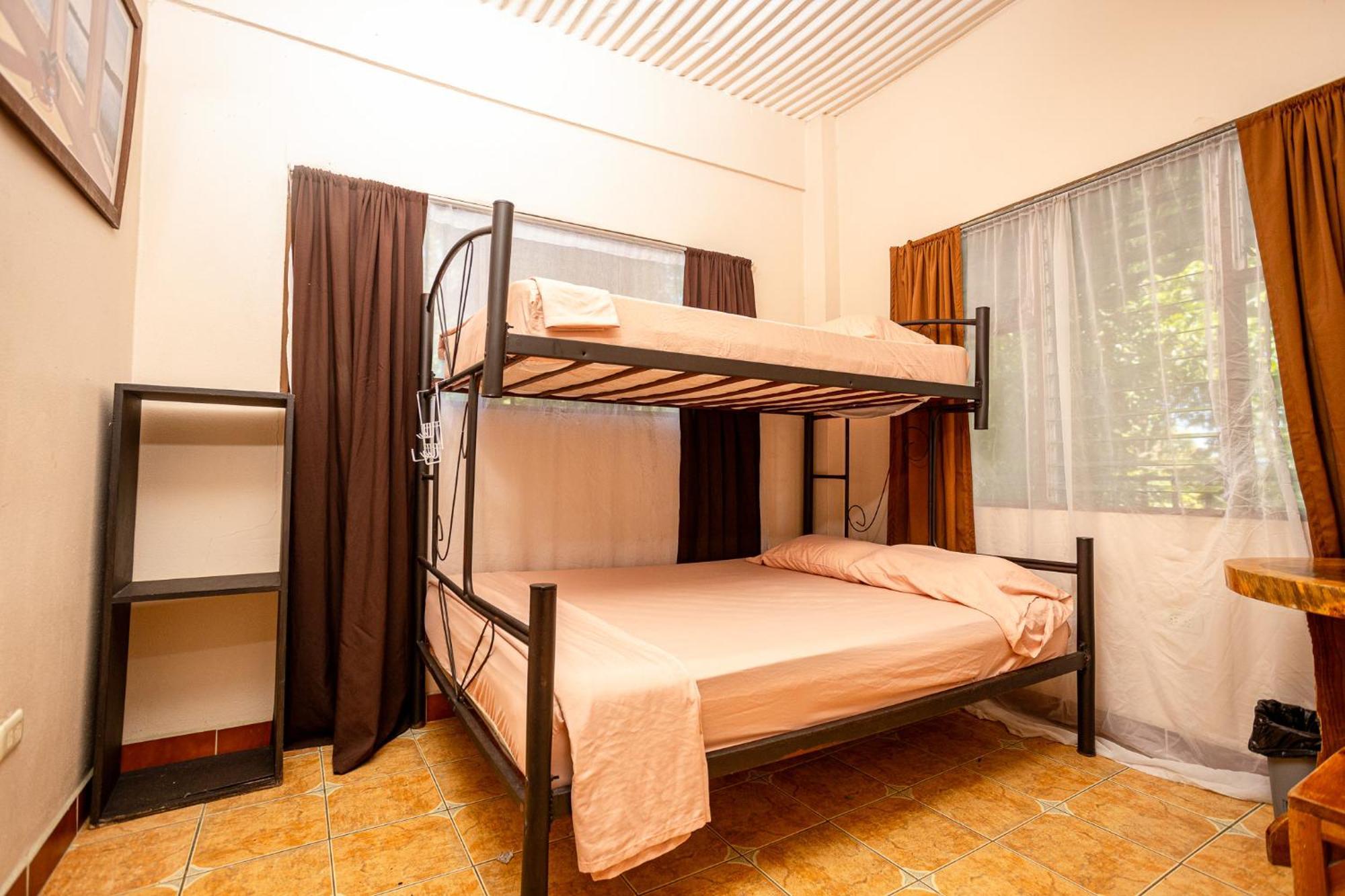 Manuel Antonio Hostel المظهر الخارجي الصورة